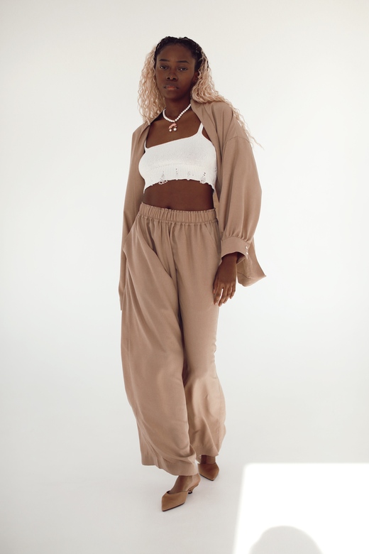 Костюм из лёгкой вискозы песочного цвета (кимоно на поясе с брюками)