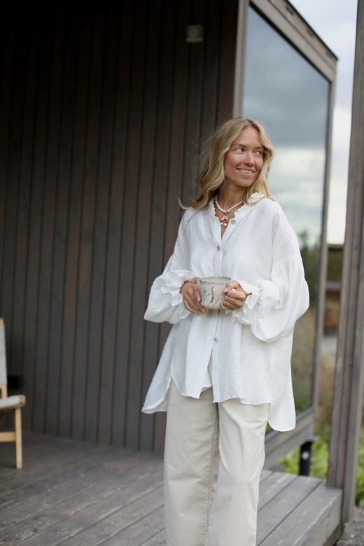 Блуза из вискозы белого цвета