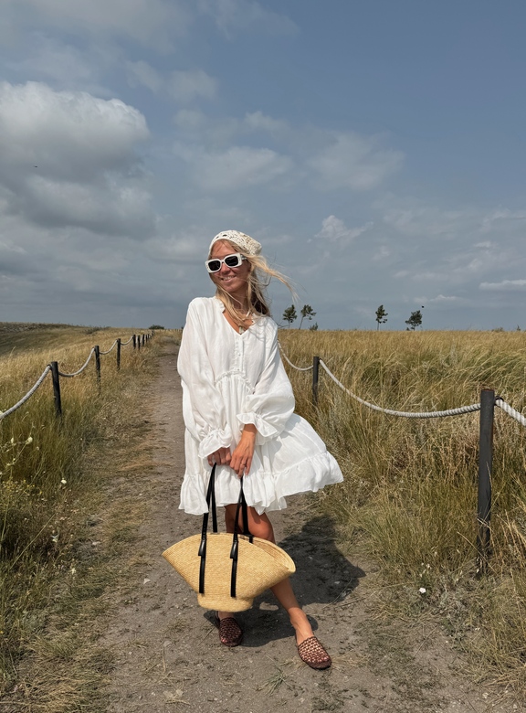 Платье «Sunny Queen» mini из бархатистой купры белого цвета