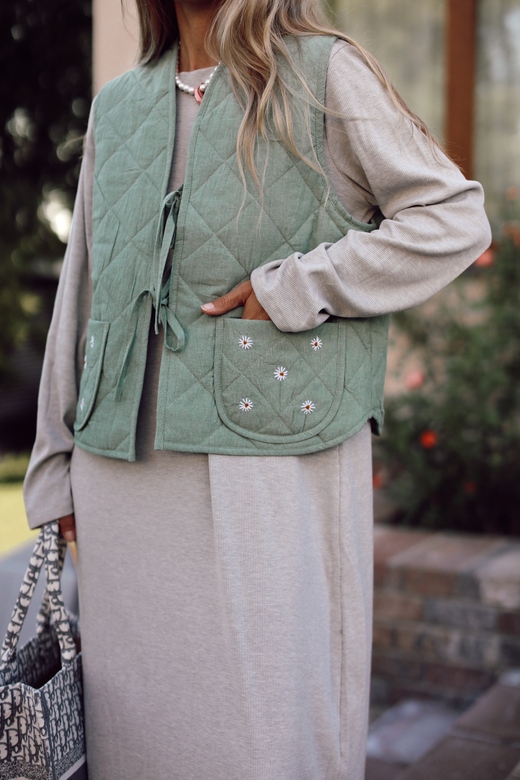 Стёганый жилет из хлопка c вышивкой «Ромашки»