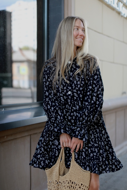 Пышное платье из мягкой фланели черного цвета