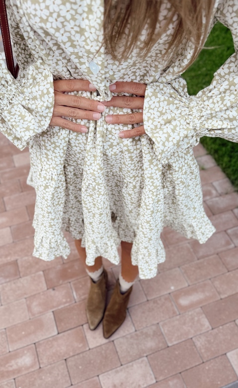 Пышное платье из мягкой фланели фисташкового цвета с цветочным принтом