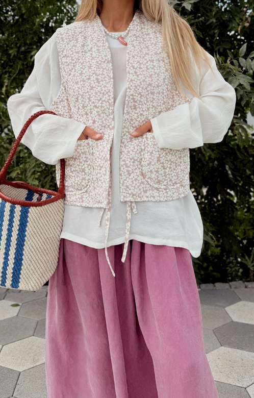 Стёганый жилет из пудрово-розовой фланели