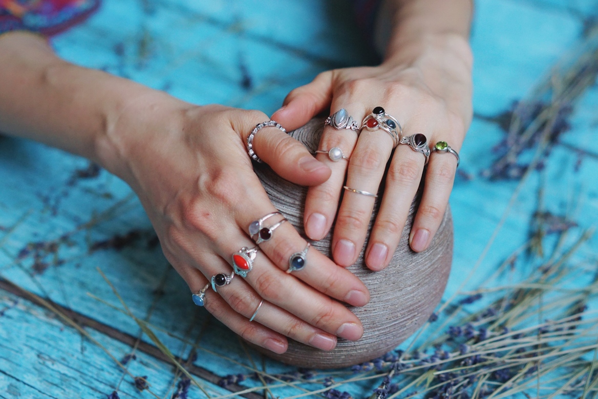 Серебряные кольца с камнями