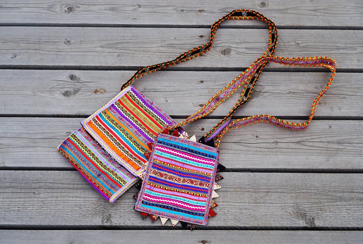 Сумки из яркой каймы