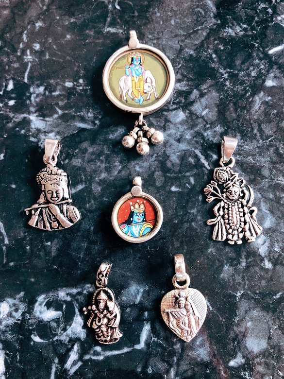 Серебряные кулоны с изображением Радхи и Кришны