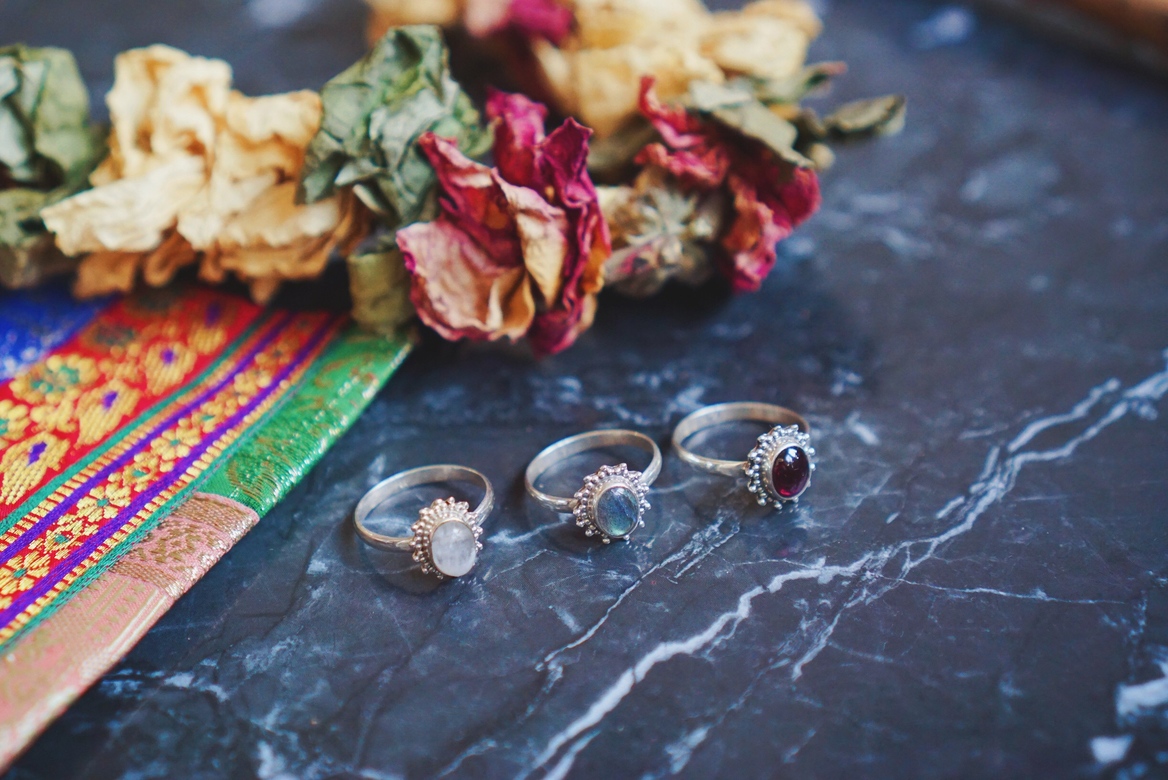 Серебряные кольца с камнями