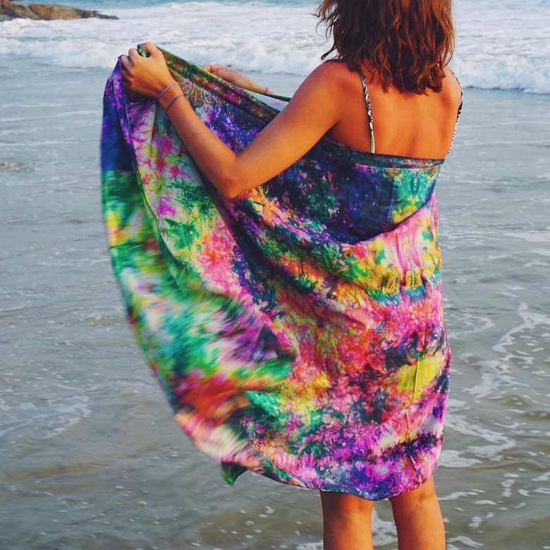 Яркий цветной палантин