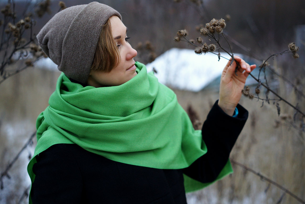 Салатовая шерстяная шаль