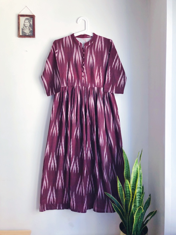 Длинное платье с узором икат, S