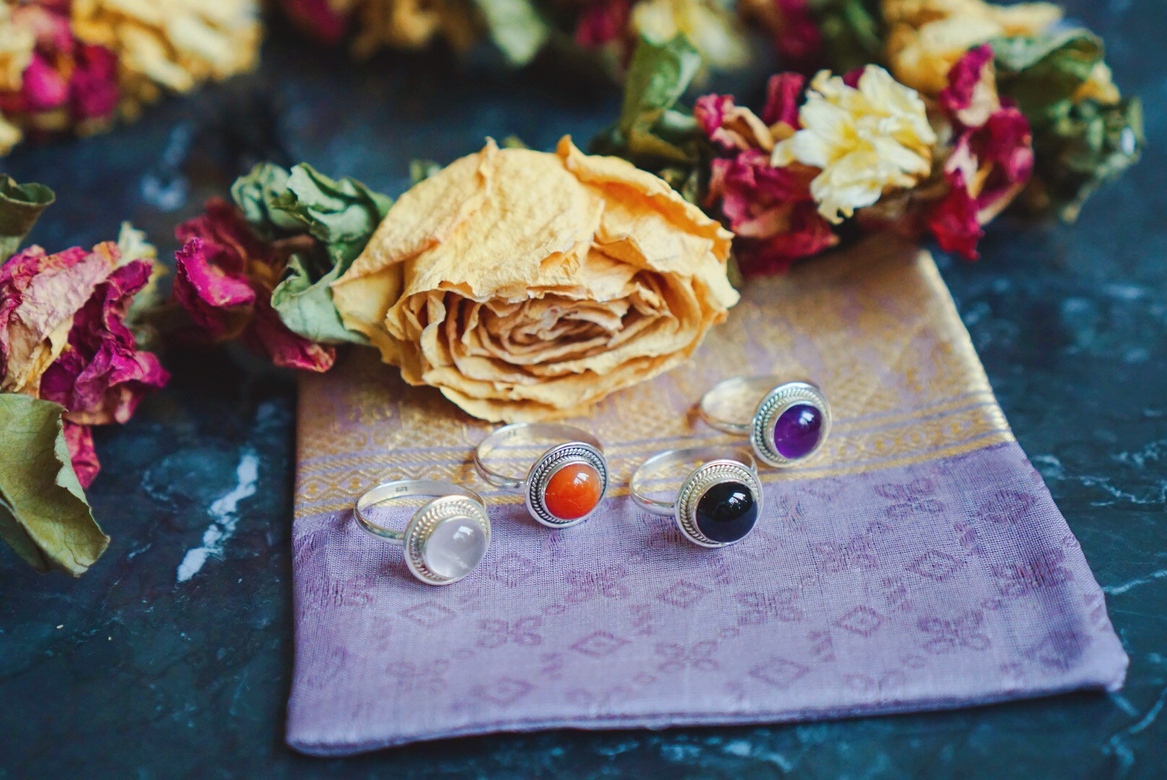 Серебряное кольцо круглой формы