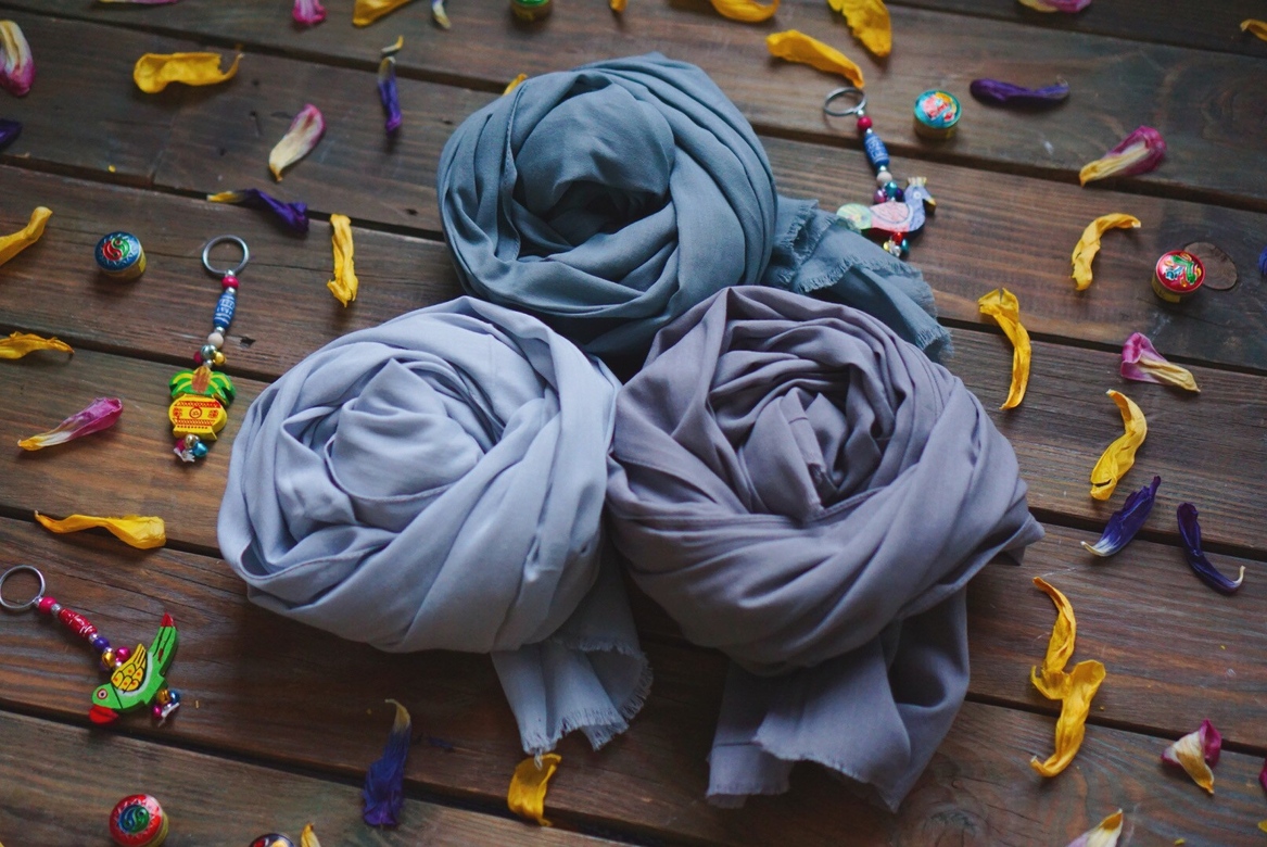 Серые хлопковые шарфы