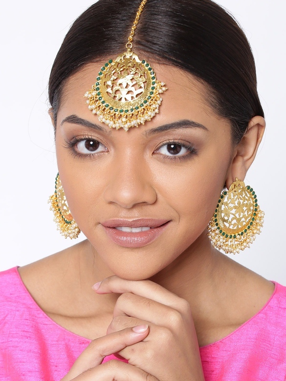 Комплект украшений с жемчугом и зелеными камнями