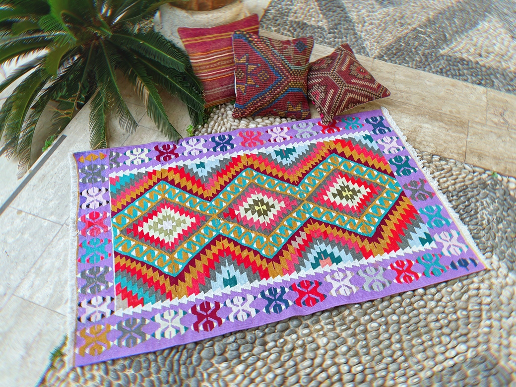 Фиолетовый ковёр килим