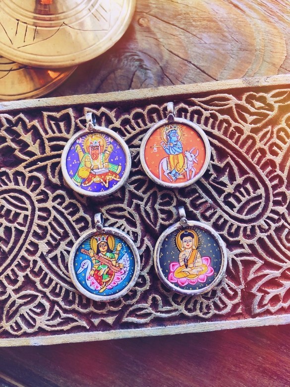 Кулоны с индийскими божествами