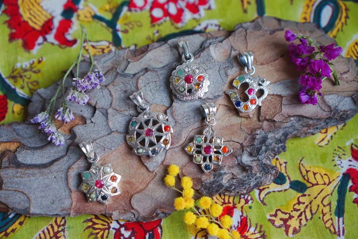 Кулон Наваратна