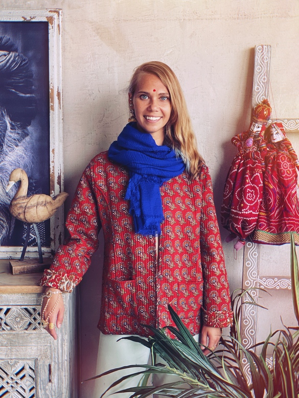 Яркий лёгкий синий шарф