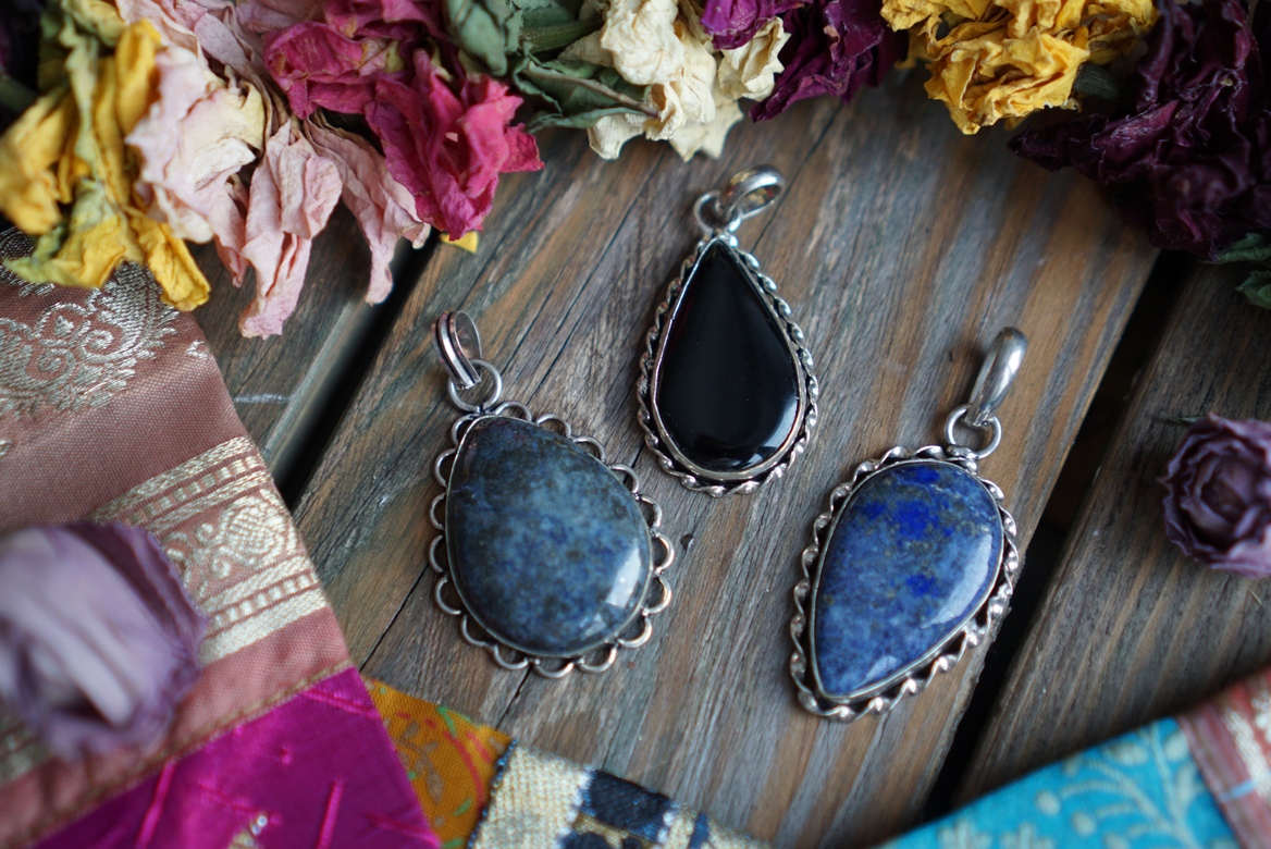 Крупные кулоны с натуральными камнями