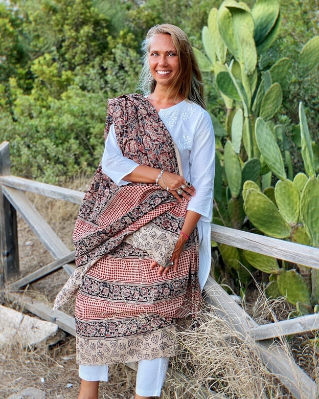 Большая шаль с набивным рисунком