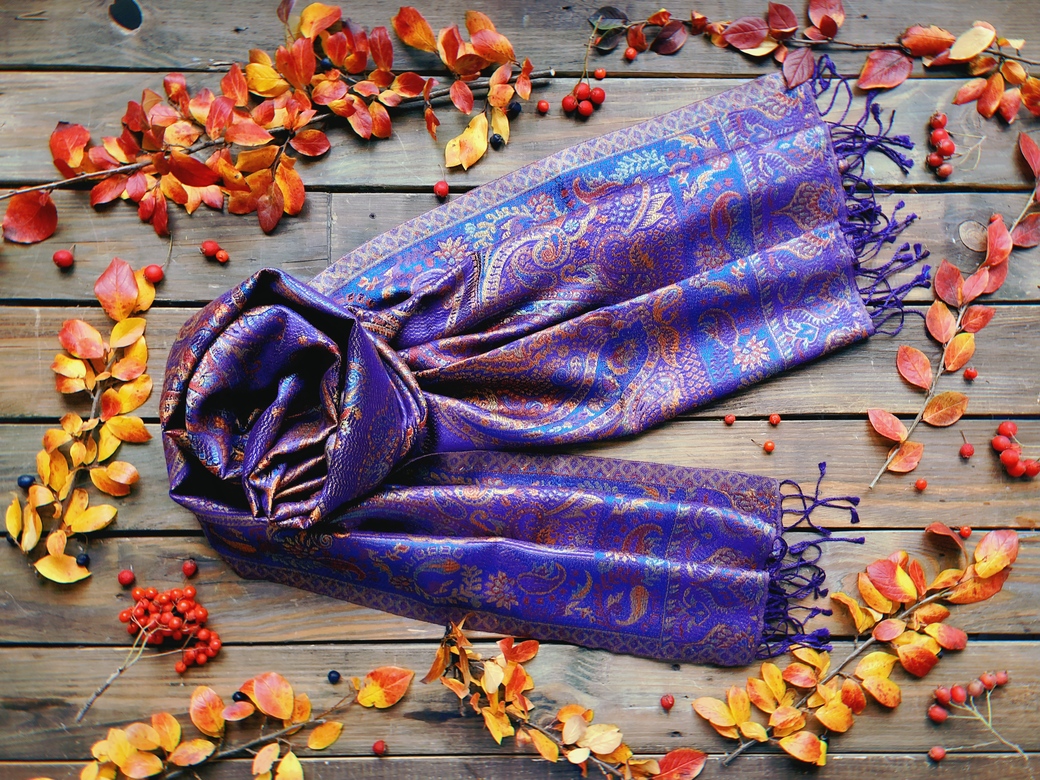 Шёлковая шаль с восточными узорами