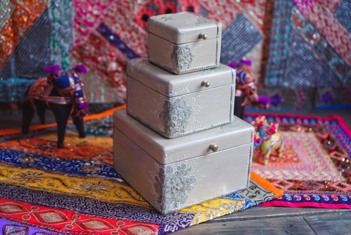 Набор деревянных шкатулок