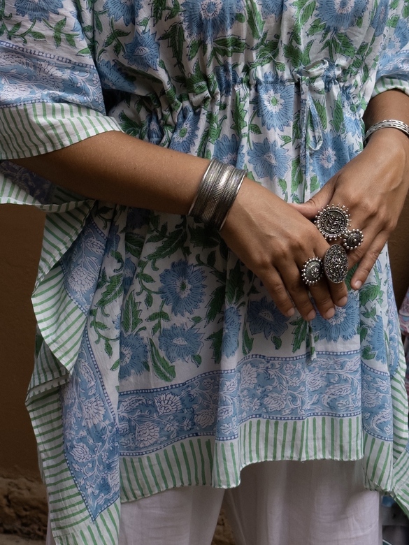 Широкий браслет