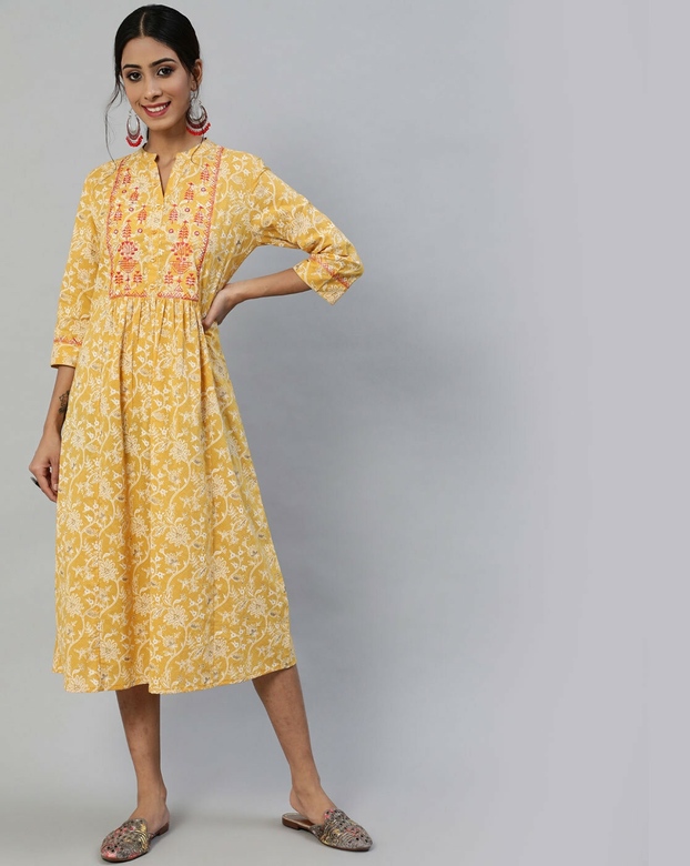 Желтое платье с белым принтом, S