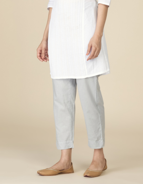 Светло-серые укороченные штаны, М