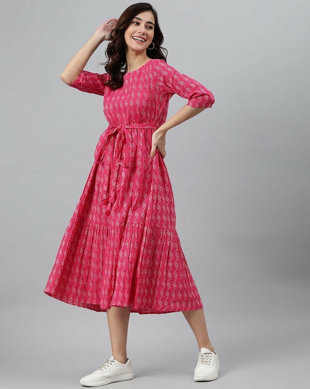 Розовое платье с поясом, S