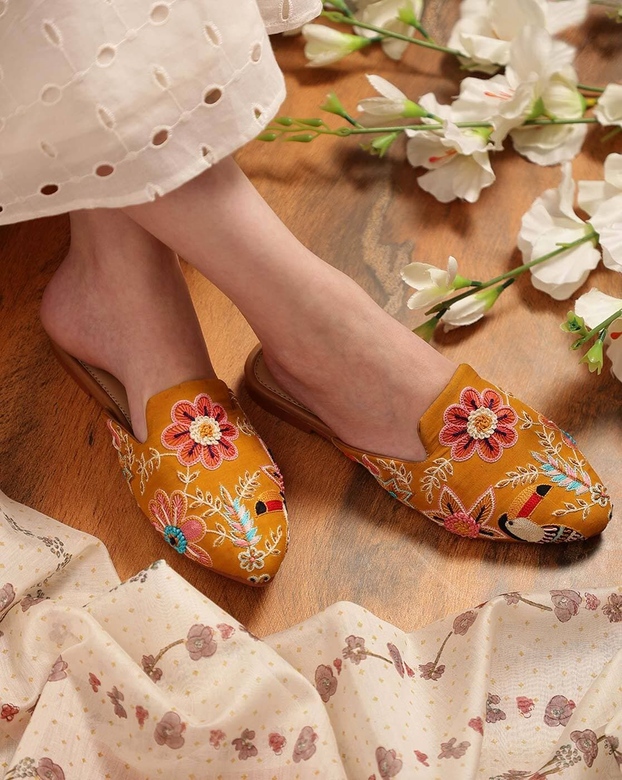 Горчичные мюли с вышивкой, 37-40