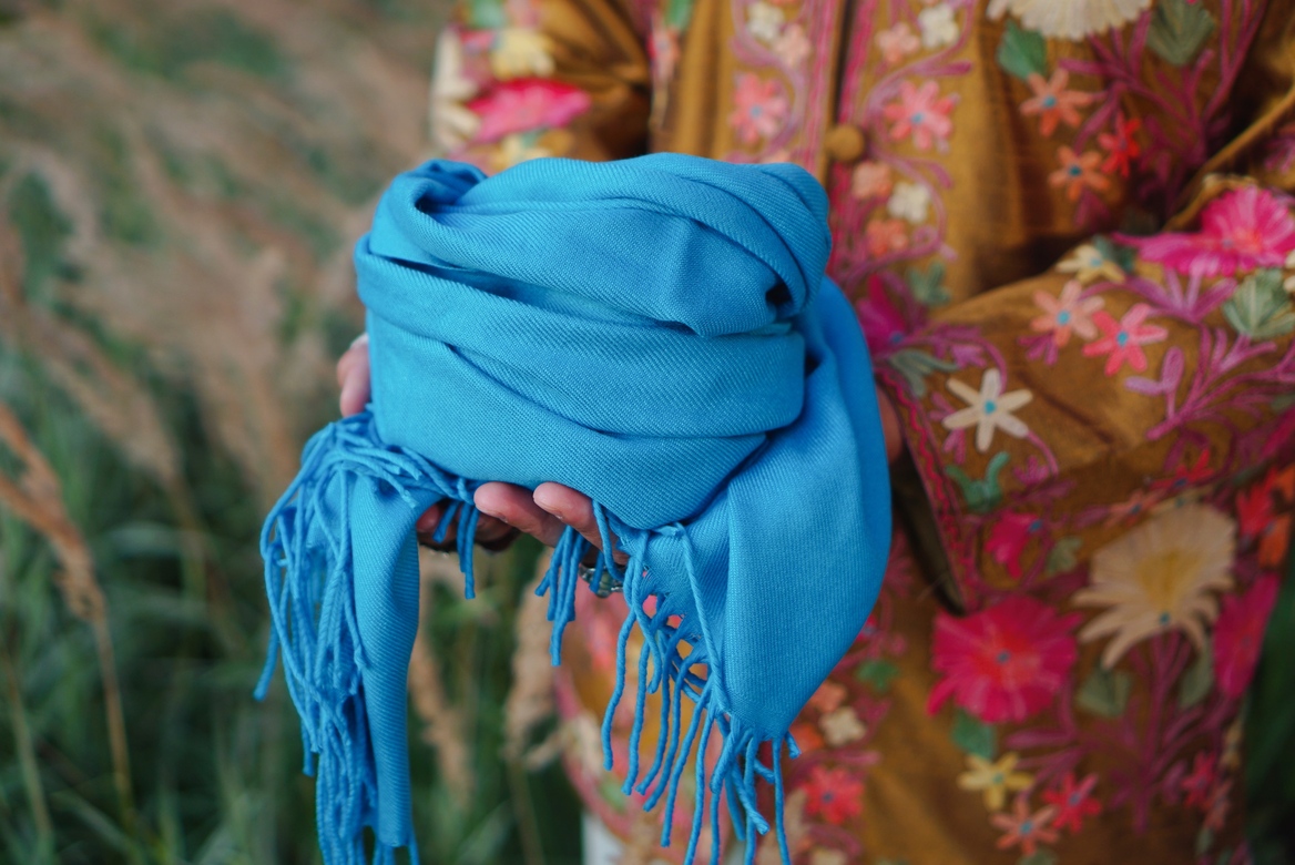 Голубой однотонный шарф