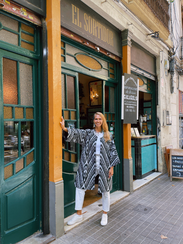 Чёрно-белый жакет икат