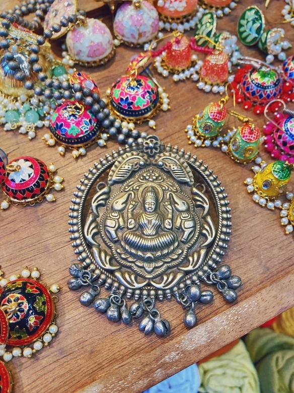 Крупная подвеска с Богиней Лакшми