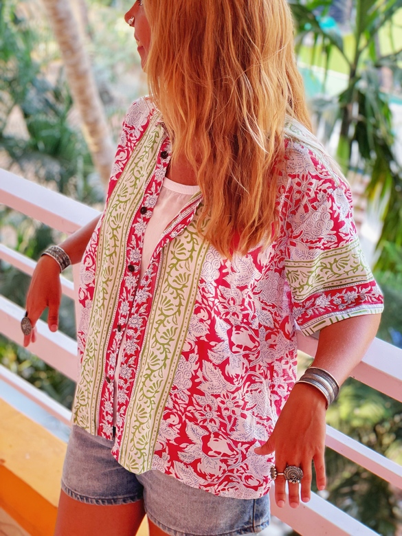 Лёгкая рубашка с коротким рукавом