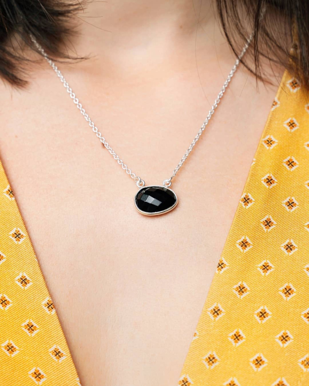 Кулон с чёрным ониксом на цепочке