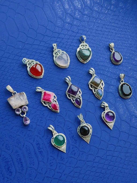 Серебряные кулоны с натуральными камнями
