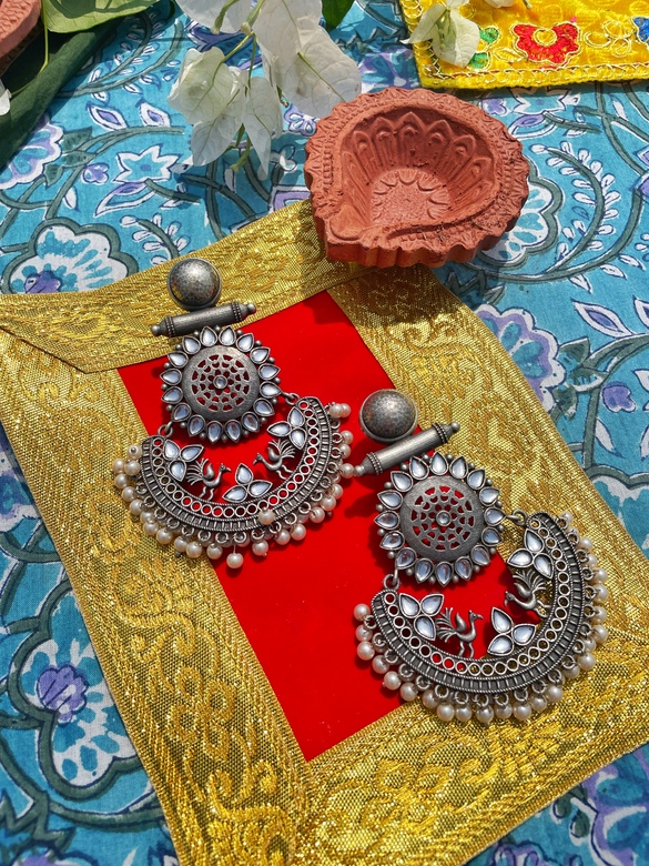 Крупные эффектные этнические серьги