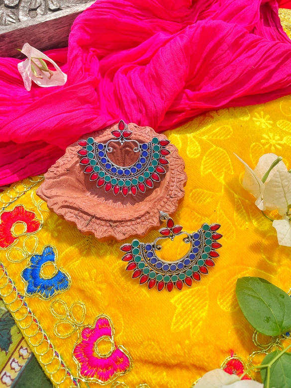 Цветные серьги веерообразной формы