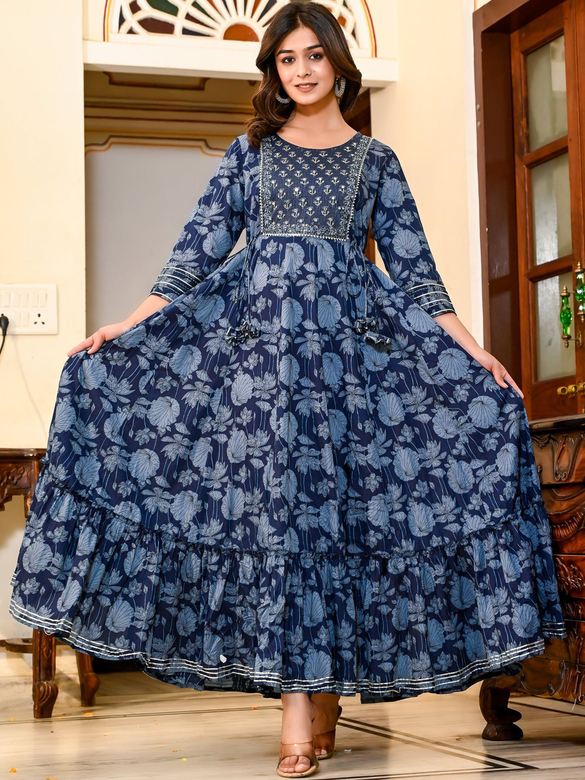 Синее платье с вышивкой на груди, 5XL