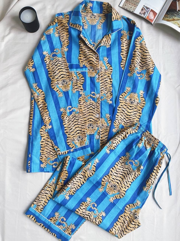 Синяя полосатая пижама с тиграми