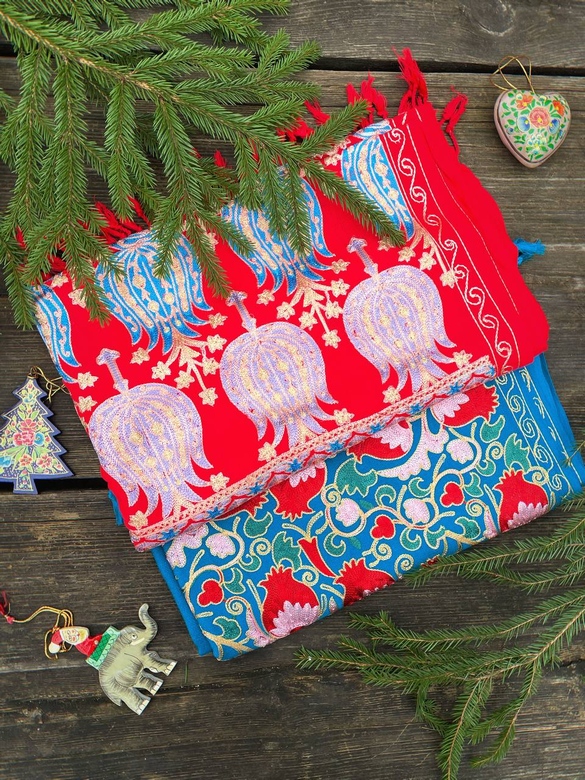 Шерстяные палантины с вышивкой