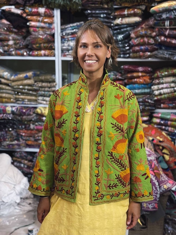 Салатовый хлопковый жакет с вышивкой