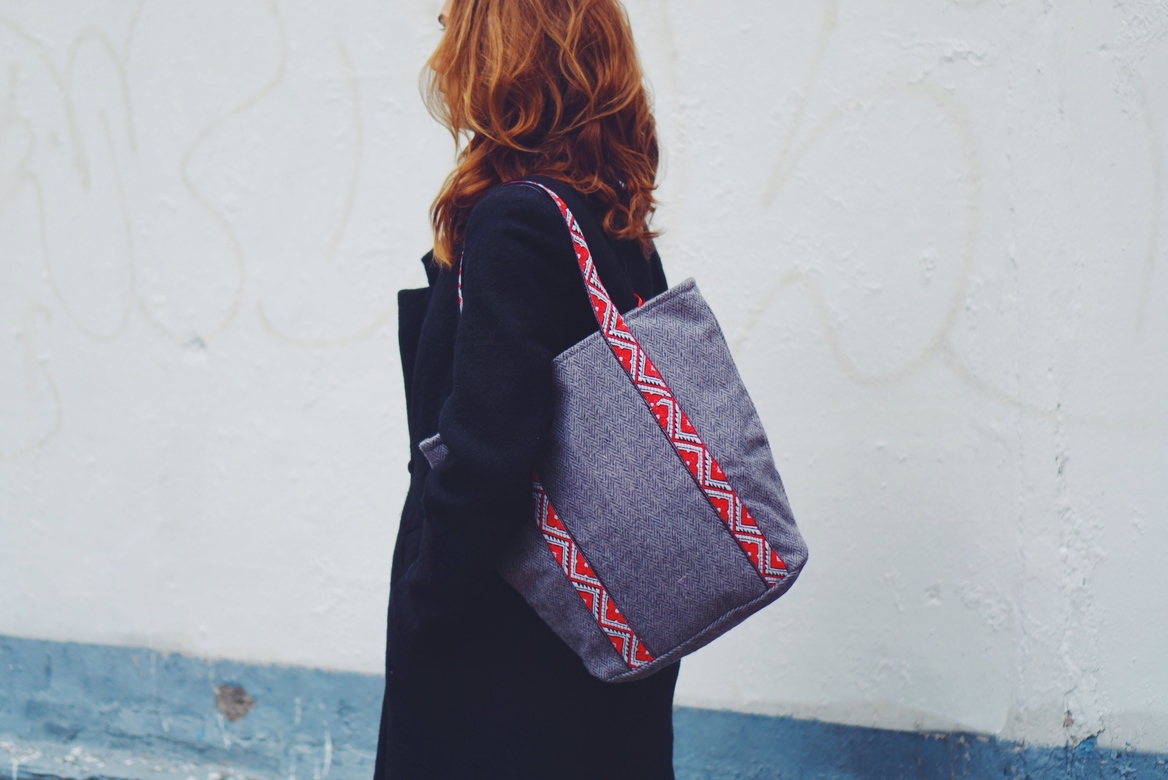 Серая сумка из твида