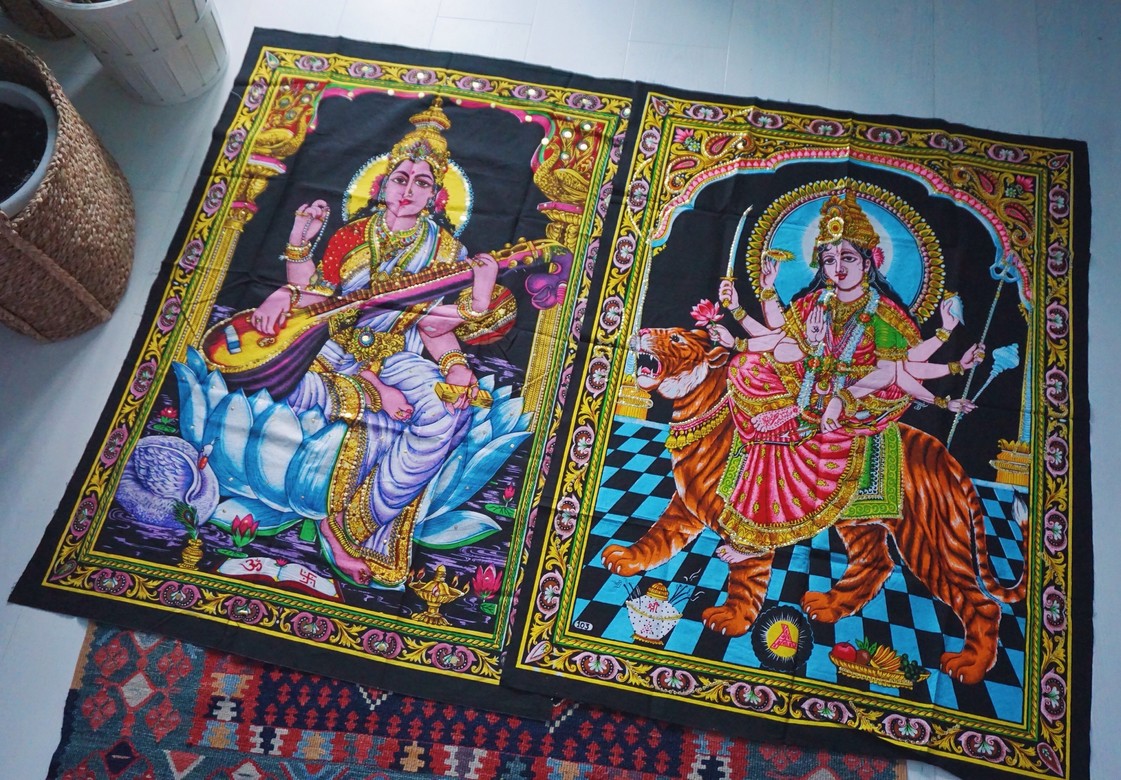 Полотно с божествами