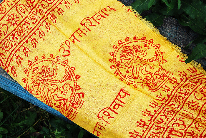 Шали с мантрами