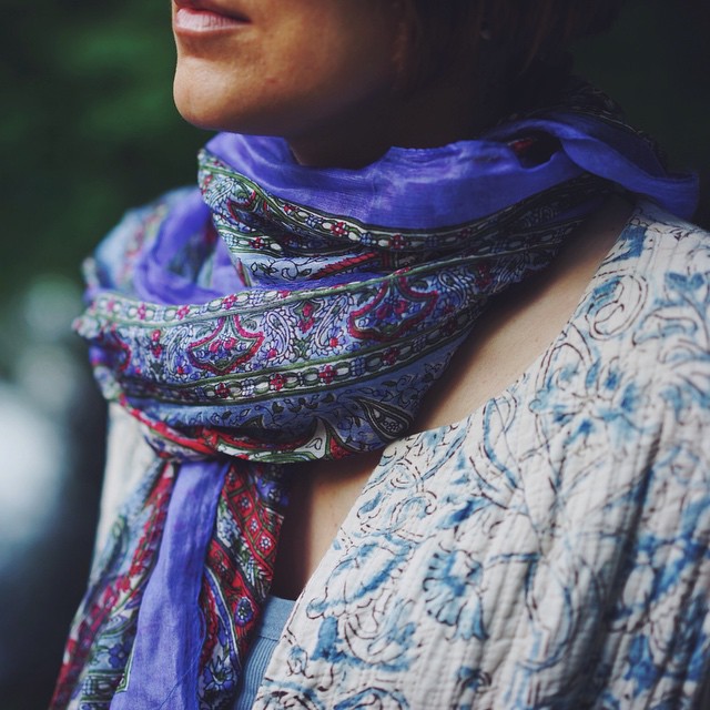 Фиолетовый шарф