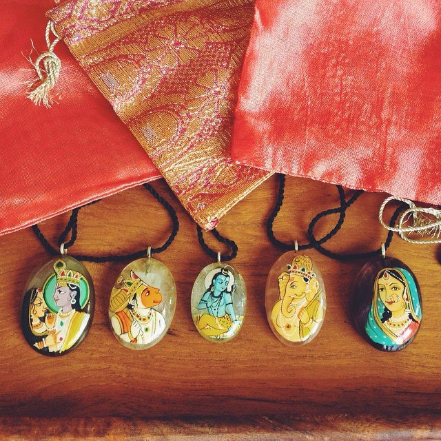 Кулон с Шивой, Ганешей, Хануманом, Радхой и Кришной