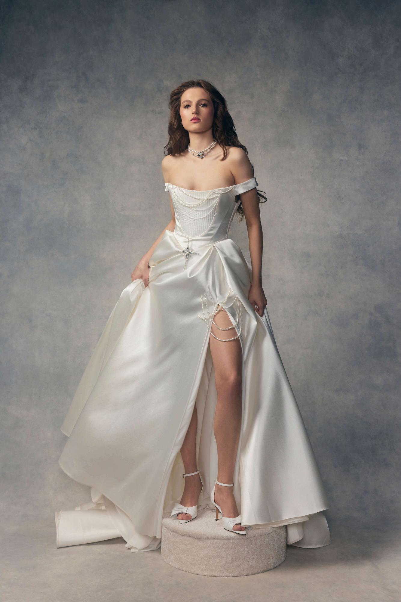 Свадебное платье Rara Avis Ange Etoiles Lion