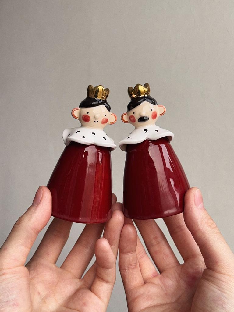 подсвечник король/королева в бордовом