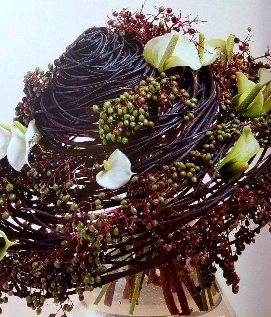 Букет " Мир у ваших ног"